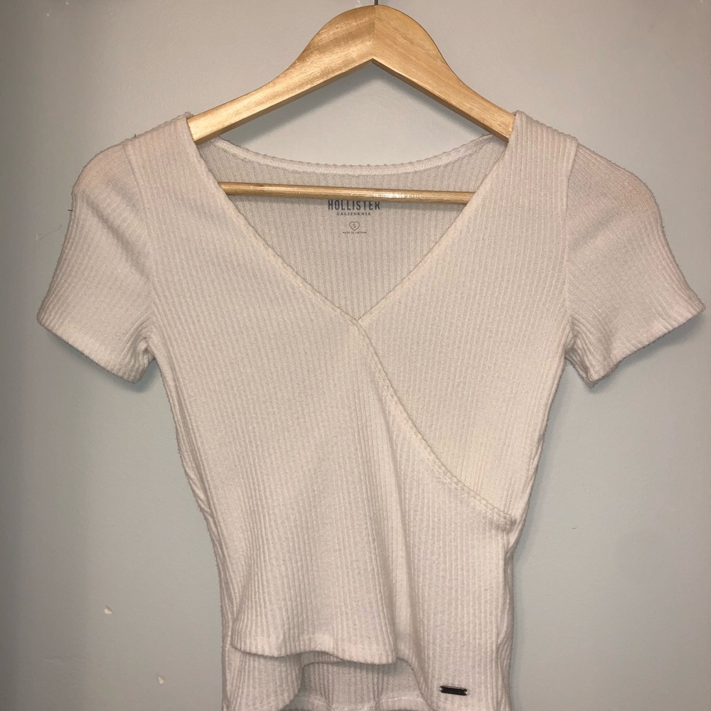 Hollister creme crossed tee